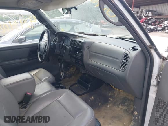 ✅ 2005 Ford Ranger XL • VIN: 1FTYR11U05PB05040 • Lot: 42934086. Wystawiony na IAAI z przebiegiem 220 000 mil. Bezpłatny archiwum sprzedaży aukcyjnych z USA i szczegółowy raport historii pojazdu na DreamBid. Zdjęcie 5.