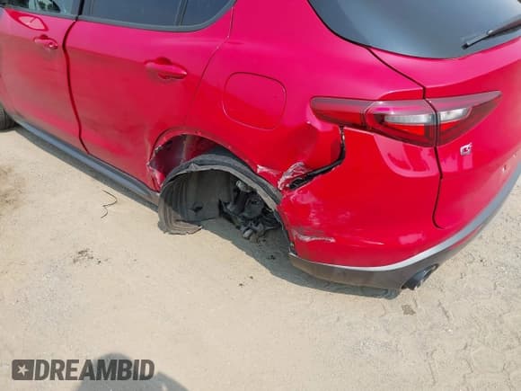 ✅ 2022 Alfa Romeo Stelvio Ti • VIN: ZASPAKBN5N7D32683 • Lot: 42444064. Listed on IAAI with 39,408 mi. Free auction sales archive from the USA and detailed vehicle history report at DreamBid. Image 17.