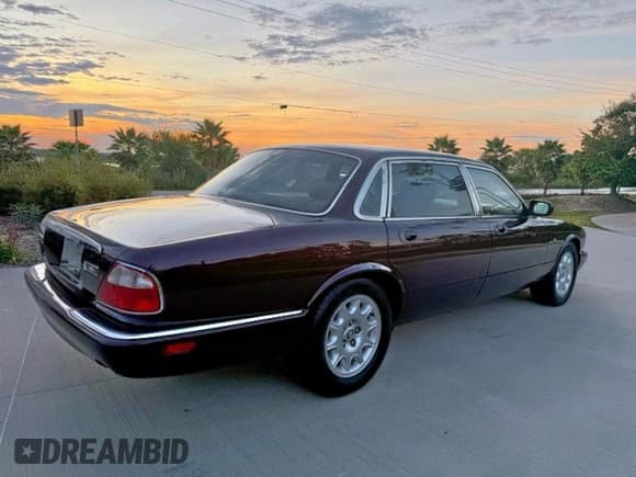 ✅ 2000 Jaguar XJ • VIN: SAJDA23C9YLF18784 • Лот: 91946295. Опубликован ранее на Copart с пробегом 81 605 миль. Бесплатный доступ к архиву аукционных продаж из США и подробный отчёт об истории автомобиля на DreamBid. Изображение 4.
