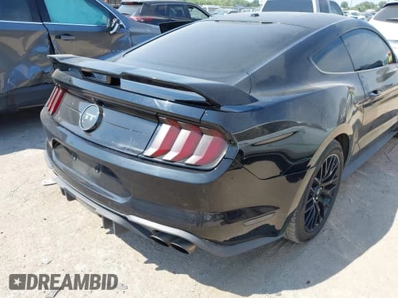 ✅ 2019 Ford Mustang GT Premium • VIN: 1FA6P8CF2K5187919 • Lot: 43166833. Wystawiony na IAAI z przebiegiem 90 298 mil. Bezpłatny archiwum sprzedaży aukcyjnych z USA i szczegółowy raport historii pojazdu na DreamBid. Zdjęcie 6.