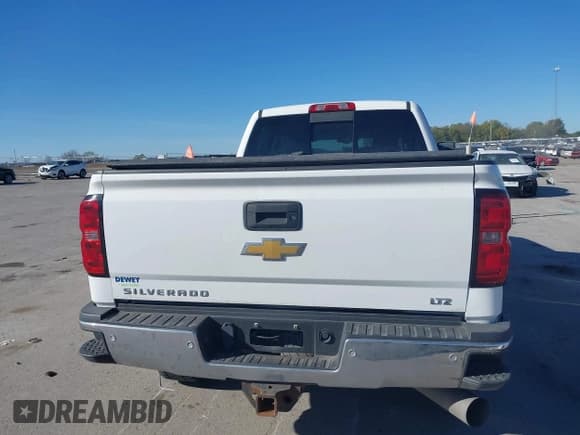 ✅ 2015 Chevrolet Silverado 2500HD LTZ • VIN: 1GC1KWE84FF507103 • Лот: 43527664. Опубликован ранее на IAAI с пробегом 145 226 миль. Бесплатный доступ к архиву аукционных продаж из США и подробный отчёт об истории автомобиля на DreamBid. Изображение 16.