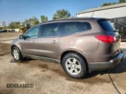 ✅ 2009 Chevrolet Traverse 1LT • VIN: 1GNEV23D79S135826 • Lot: 71452445. Wystawiony na Copart z przebiegiem 217 799 mil. Bezpłatny archiwum sprzedaży aukcyjnych z USA i szczegółowy raport historii pojazdu na DreamBid. Zdjęcie 2.