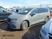 ✅ 2022 Chrysler Pacifica Hybrid Limited • VIN: 2C4RC1S71NR143650 • Лот: 41701707. Опубликован ранее на IAAI с пробегом 32 094 миль. Бесплатный доступ к архиву аукционных продаж из США и подробный отчёт об истории автомобиля на DreamBid. Изображение 17.