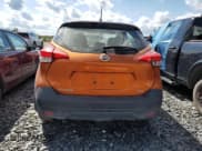 ✅ 2018 Nissan Kicks S • VIN: 3N1CP5CU9JL530821 • Lot: 71975755. Wystawiony na Copart z przebiegiem 136 031 mil. Bezpłatny archiwum sprzedaży aukcyjnych z USA i szczegółowy raport historii pojazdu na DreamBid. Zdjęcie 6.