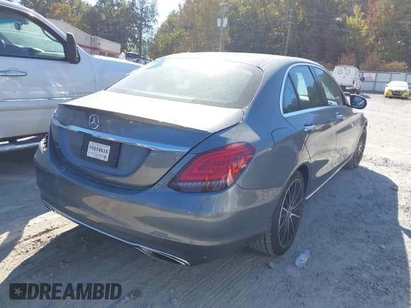 ✅ 2019 Mercedes-Benz C 300 • VIN: 55SWF8DB6KU308084 • Lot: 43474454. Wystawiony na IAAI z przebiegiem 111 084 mil. Bezpłatny archiwum sprzedaży aukcyjnych z USA i szczegółowy raport historii pojazdu na DreamBid. Zdjęcie 4.
