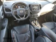 ✅ 2022 Jeep Cherokee Latitude Lux • VIN: 1C4PJMMX5ND547419 • Lot: 82547385. Wystawiony na Copart z przebiegiem 50 804 mil. Bezpłatny archiwum sprzedaży aukcyjnych z USA i szczegółowy raport historii pojazdu na DreamBid. Zdjęcie 8.