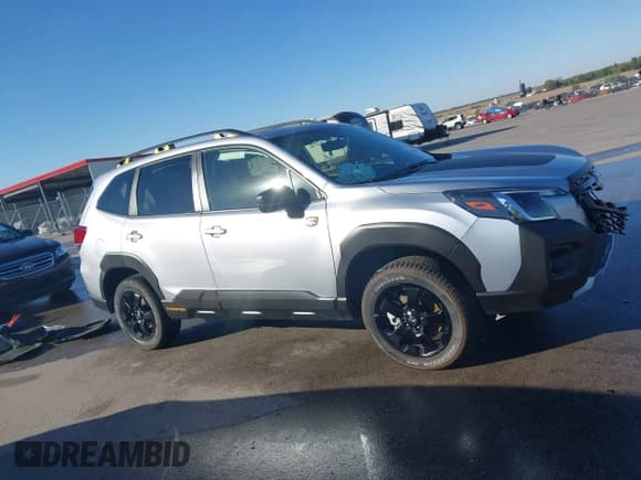 ✅ 2025 Subaru Forester Wilderness • VIN: JF2SKAJC9SH403420 • Lot: 43485476. Listed on IAAI with 4,294 mi. Free auction sales archive from the USA and detailed vehicle history report at DreamBid. Image 14.