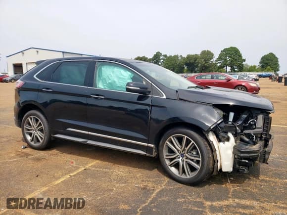 ✅ 2019 Ford Edge Titanium • VIN: 2FMPK3K95KBC47114 • Lot: 71257795. Wystawiony na Copart z przebiegiem 43 739 mil. Bezpłatny archiwum sprzedaży aukcyjnych z USA i szczegółowy raport historii pojazdu na DreamBid. Zdjęcie 4.