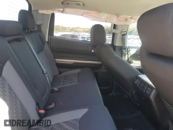 ✅ 2018 Toyota Tundra SR5 • VIN: 5TFEM5F12JX129504 • Лот: 92424235. Опубликован ранее на Copart с пробегом 61 189 миль. Бесплатный доступ к архиву аукционных продаж из США и подробный отчёт об истории автомобиля на DreamBid. Изображение 10.