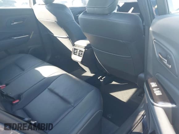 ✅ 2025 Toyota Crown XLE • VIN: JTDACAAJ1S3007565 • Lot: 43535290. Wystawiony na IAAI z przebiegiem 12 307 mil. Bezpłatny archiwum sprzedaży aukcyjnych z USA i szczegółowy raport historii pojazdu na DreamBid. Zdjęcie 8.