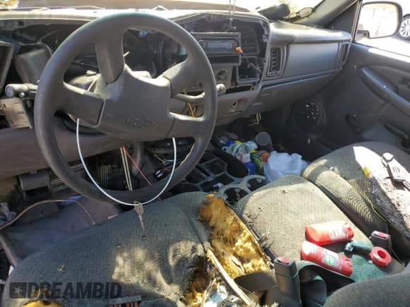 ✅ 2006 Chevrolet Silverado 1500 Work Truck • VIN: 1GCEC19X36Z273604 • Lot: 85854195. Wystawiony na Copart z przebiegiem Nie podano. Bezpłatny archiwum sprzedaży aukcyjnych z USA i szczegółowy raport historii pojazdu na DreamBid. Zdjęcie 8.