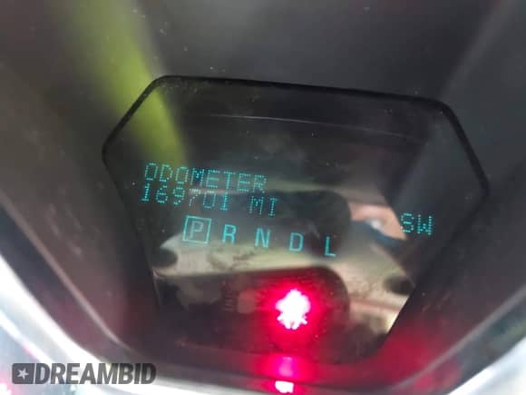 2014 Chevrolet Traverse LT z VIN 1GNKRGKD6EJ290499, wystawiony jako IAAI lot #42604884 z przebiegiem 169 701 mil mil oraz . Historia ofert i sprzedaży dostępna na DreamBid. Obrazek 7.