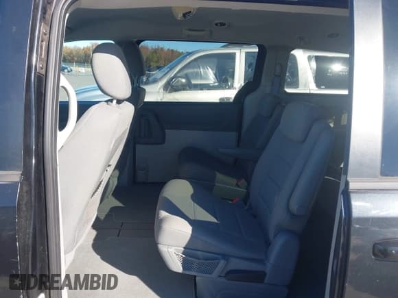 ✅ 2009 Dodge Grand Caravan SE • VIN: 1D8HN44E29B517028 • Lot: 43620575. Wystawiony na IAAI z przebiegiem 152 294 mil. Bezpłatny archiwum sprzedaży aukcyjnych z USA i szczegółowy raport historii pojazdu na DreamBid. Zdjęcie 8.