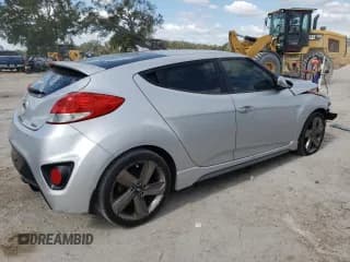 ✅ 2015 Hyundai Veloster Turbo • VIN: KMHTC6AE6FU228258 • Lot: 77105564. Wystawiony na Copart z przebiegiem Nie podano. Bezpłatny archiwum sprzedaży aukcyjnych z USA i szczegółowy raport historii pojazdu na DreamBid. Zdjęcie 3.