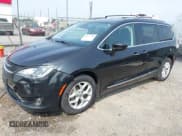 ✅ 2017 Chrysler Pacifica Touring L Plus • VIN: 2C4RC1EG9HR541236 • Lot: 43072208. Wystawiony na IAAI z przebiegiem 205 254 mil. Bezpłatny archiwum sprzedaży aukcyjnych z USA i szczegółowy raport historii pojazdu na DreamBid. Zdjęcie 2.