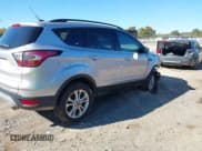 ✅ 2017 Ford Escape SE • VIN: 1FMCU0GD3HUC26799 • Lot: 43487846. Wystawiony na IAAI z przebiegiem 99 440 mil. Bezpłatny archiwum sprzedaży aukcyjnych z USA i szczegółowy raport historii pojazdu na DreamBid. Zdjęcie 4.