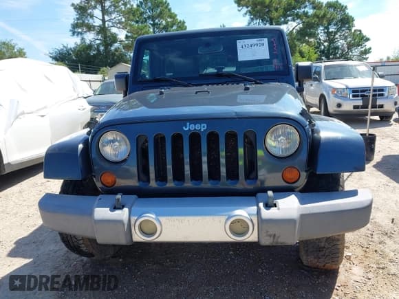 ✅ 2008 Jeep Wrangler Unlimited Sahara • VIN: 1J4GA59128L571725 • Lot: 43249920. Listed on IAAI with 185,270 mi. Free auction sales archive from the USA and detailed vehicle history report at DreamBid. Image 12.