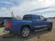 2010 Dodge Dakota Laramie z VIN 1D7CW5GP3AS232289, wystawiony jako Copart lot #56669655 z przebiegiem 171 796 mil mil oraz Szkoda całkowita • Salvage title. Historia ofert i sprzedaży dostępna na DreamBid. Obrazek 3.