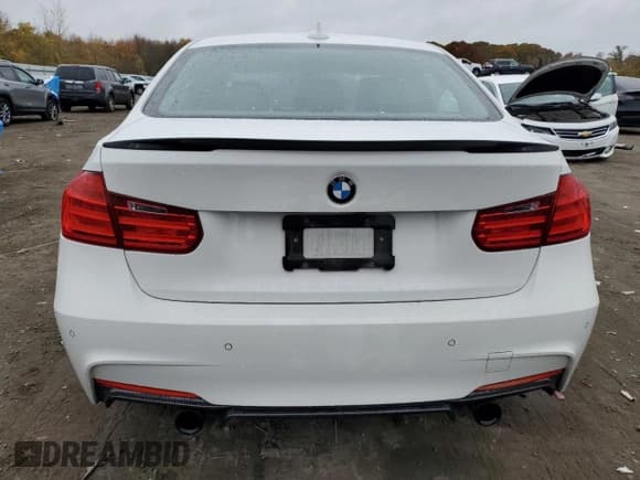 ✅ 2015 BMW 3 Series 328i xDrive • VIN: WBA3B5G56FNS19611 • Lot: 90507235. Wystawiony na Copart z przebiegiem 118 705 mil. Bezpłatny archiwum sprzedaży aukcyjnych z USA i szczegółowy raport historii pojazdu na DreamBid. Zdjęcie 6.