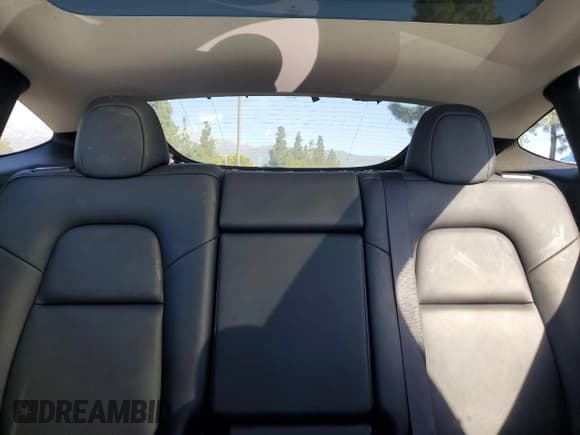 ✅ 2024 Tesla Model Y • VIN: 7SAYGDED3RF118899 • Lot: 87443625. Wystawiony na Copart z przebiegiem 28 225 mil. Bezpłatny archiwum sprzedaży aukcyjnych z USA i szczegółowy raport historii pojazdu na DreamBid. Zdjęcie 10.