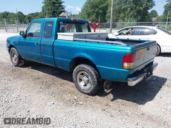 ✅ 1993 Ford Ranger STX • VIN: 1FTCR14U9PTA13750 • Lot: 42844198. Wystawiony na IAAI z przebiegiem 67 247 mil. Bezpłatny archiwum sprzedaży aukcyjnych z USA i szczegółowy raport historii pojazdu na DreamBid. Zdjęcie 3.