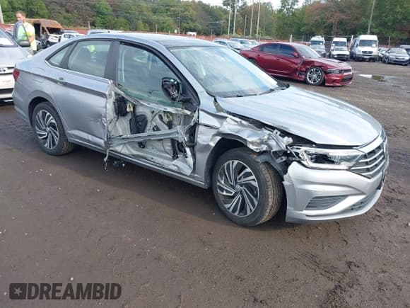 ✅ 2020 Volkswagen Jetta SEL • VIN: 3VWEB7BU7LM038672 • Лот: 43319839. Опубликован ранее на IAAI с пробегом 44 694 миль. Бесплатный доступ к архиву аукционных продаж из США и подробный отчёт об истории автомобиля на DreamBid. Изображение 1.