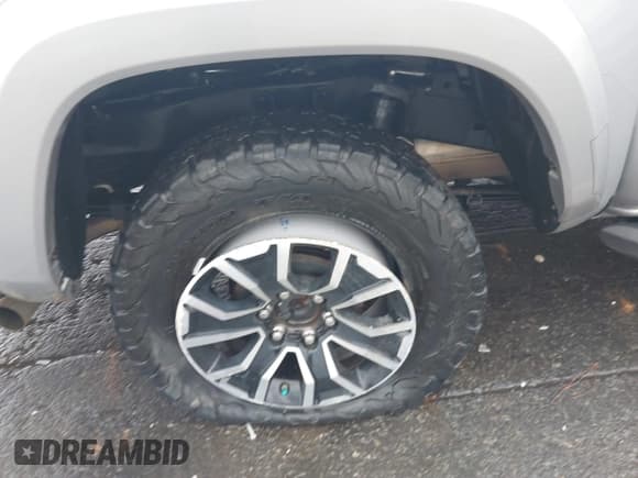 ✅ 2020 Toyota Tacoma SR5 • VIN: 3TMCZ5ANXLM296379 • Lot: 42699808. Listed on IAAI with 39,765 mi. Free auction sales archive from the USA and detailed vehicle history report at DreamBid. Image 21.