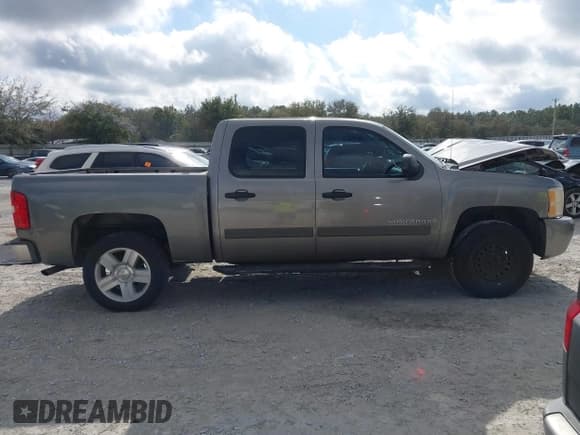 ✅ 2007 Chevrolet Silverado 1500 1LT • VIN: 3GCEC13J27G510315 • Lot: 41509767. Wystawiony na IAAI z przebiegiem 273 602 mil. Bezpłatny archiwum sprzedaży aukcyjnych z USA i szczegółowy raport historii pojazdu na DreamBid. Zdjęcie 14.