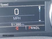 ✅ 2018 Chevrolet Silverado 1500 LT • VIN: 3GCPCREC9JG586160 • Lot: 43568321. Wystawiony na IAAI z przebiegiem 51 386 mil. Bezpłatny archiwum sprzedaży aukcyjnych z USA i szczegółowy raport historii pojazdu na DreamBid. Zdjęcie 16.