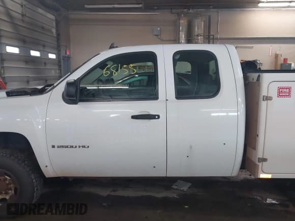 ✅ 2008 Chevrolet Silverado 2500HD 1LT • VIN: 1GCHK29K98E181238 • Lot: 41468155. Wystawiony na IAAI z przebiegiem 218 406 mil. Bezpłatny archiwum sprzedaży aukcyjnych z USA i szczegółowy raport historii pojazdu na DreamBid. Zdjęcie 14.
