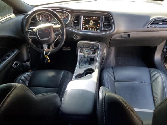 ✅ 2015 Dodge Challenger R/T Plus • VIN: 2C3CDZBT1FH906048 • Lot: 90333255. Wystawiony na Copart z przebiegiem 131 108 mil. Bezpłatny archiwum sprzedaży aukcyjnych z USA i szczegółowy raport historii pojazdu na DreamBid. Zdjęcie 8.