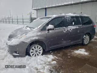 ✅ 2012 Toyota Sienna XLE • VIN: 5TDDK3DC6CS046130 • Лот: 94229115. Опубликован ранее на Copart с пробегом 146 417 миль. Бесплатный доступ к архиву аукционных продаж из США и подробный отчёт об истории автомобиля на DreamBid. Изображение 1.