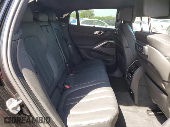 ✅ 2021 BMW X6 M50i • VIN: 5UXCY8C07M9E96742 • Lot: 51899215. Wystawiony na Copart z przebiegiem Nie podano. Bezpłatny archiwum sprzedaży aukcyjnych z USA i szczegółowy raport historii pojazdu na DreamBid. Zdjęcie 11.