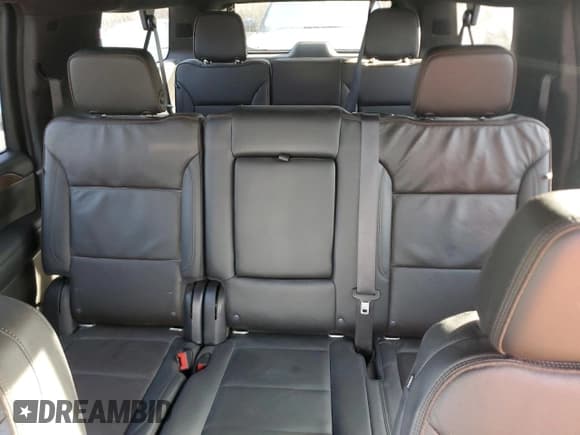 ✅ 2021 Chevrolet Suburban High Country • VIN: 1GNSKGKL8MR318850 • Lot: 83521144. Wystawiony na Copart z przebiegiem 13 495 mil. Bezpłatny archiwum sprzedaży aukcyjnych z USA i szczegółowy raport historii pojazdu na DreamBid. Zdjęcie 10.