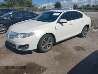 ✅ 2009 Lincoln MKS • VIN: 1LNHM93R09G601950 • Lot: 43713027. Wystawiony na IAAI z przebiegiem 84 847 mil. Bezpłatny archiwum sprzedaży aukcyjnych z USA i szczegółowy raport historii pojazdu na DreamBid. Zdjęcie 2.