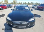✅ 2015 Tesla Model S 85D • VIN: 5YJSA1E29FF111842 • Lot: 43325163. Wystawiony na IAAI z przebiegiem 116 860 mil. Bezpłatny archiwum sprzedaży aukcyjnych z USA i szczegółowy raport historii pojazdu na DreamBid. Zdjęcie 12.
