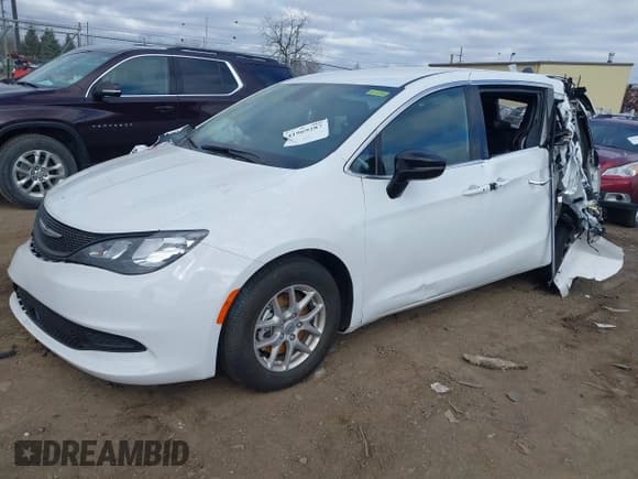 ✅ 2025 Chrysler Voyager LX • VIN: 2C4RC1CG5SR537954 • Lot: 41969287. Wystawiony na IAAI z przebiegiem 2 185 mil. Bezpłatny archiwum sprzedaży aukcyjnych z USA i szczegółowy raport historii pojazdu na DreamBid. Zdjęcie 16.