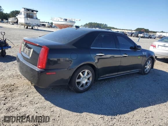 ✅ 2011 Cadillac STS RWD • VIN: 1G6DW6ED9B0145882 • Lot: 92283475. Wystawiony na Copart z przebiegiem 177 439 mil. Bezpłatny archiwum sprzedaży aukcyjnych z USA i szczegółowy raport historii pojazdu na DreamBid. Zdjęcie 3.