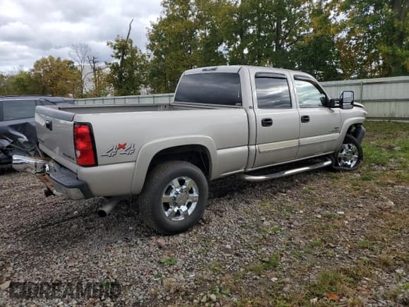 ✅ 2004 Chevrolet Silverado 2500HD LS • VIN: 1GCHK23164F126993 • Lot: 72859754. Wystawiony na Copart z przebiegiem 201 782 mil. Bezpłatny archiwum sprzedaży aukcyjnych z USA i szczegółowy raport historii pojazdu na DreamBid. Zdjęcie 3.