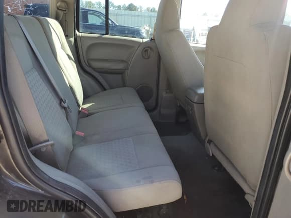 ✅ 2006 Jeep Liberty Sport • VIN: 1J4GL48K06W226087 • Лот: 82689565. Опубликован ранее на Copart с пробегом 200 032 миль. Бесплатный доступ к архиву аукционных продаж из США и подробный отчёт об истории автомобиля на DreamBid. Изображение 11.