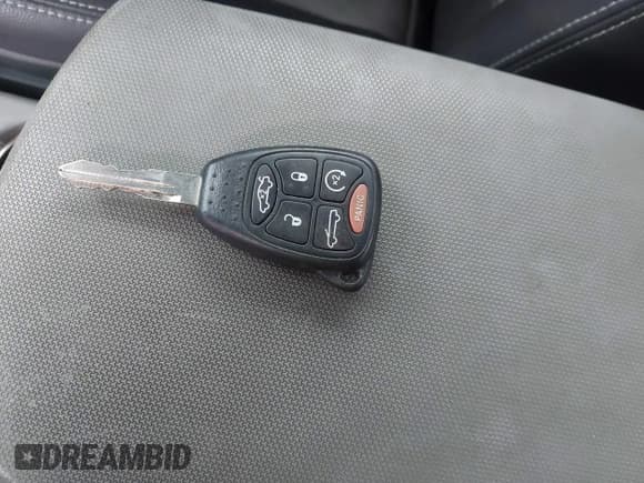 ✅ 2008 Chrysler Sebring Touring • VIN: 1C3LC55R68N689120 • Lot: 43766234. Wystawiony na IAAI z przebiegiem 162 675 mil. Bezpłatny archiwum sprzedaży aukcyjnych z USA i szczegółowy raport historii pojazdu na DreamBid. Zdjęcie 11.