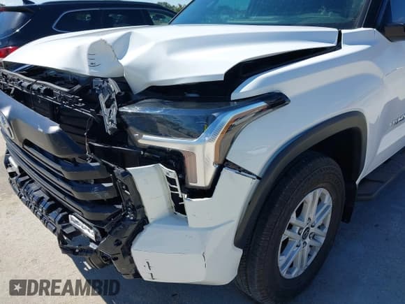 ✅ 2024 Toyota Tundra SR5 • VIN: 5TFLA5AB0RX039618 • Lot: 43304927. Listed on IAAI with 22,495 mi. Free auction sales archive from the USA and detailed vehicle history report at DreamBid. Image 17.