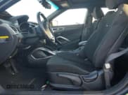 ✅ 2017 Hyundai Veloster Value Edition • VIN: KMHTC6ADXHU317728 • Lot: 82231864. Wystawiony na Copart z przebiegiem Nie podano. Bezpłatny archiwum sprzedaży aukcyjnych z USA i szczegółowy raport historii pojazdu na DreamBid. Zdjęcie 7.