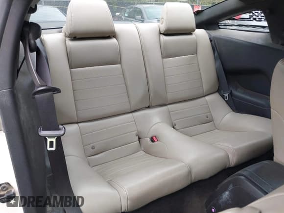 ✅ 2013 Ford Mustang V6 • VIN: 1ZVBP8AM6D5242155 • Лот: 43297385. Опубликован ранее на IAAI с пробегом 185 928 миль. Бесплатный доступ к архиву аукционных продаж из США и подробный отчёт об истории автомобиля на DreamBid. Изображение 8.