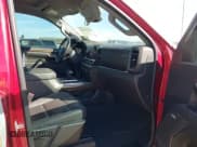 ✅ 2023 Chevrolet Silverado 1500 LT Trail Boss • VIN: 3GCUDFED3PG197885 • Lot: 41733427. Wystawiony na IAAI z przebiegiem 64 911 mil. Bezpłatny archiwum sprzedaży aukcyjnych z USA i szczegółowy raport historii pojazdu na DreamBid. Zdjęcie 5.