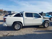 ✅ 2024 Nissan Frontier SL • VIN: 1N6ED1EJ7RN625364 • Lot: 42668142. Wystawiony na IAAI z przebiegiem 18 359 mil. Bezpłatny archiwum sprzedaży aukcyjnych z USA i szczegółowy raport historii pojazdu na DreamBid. Zdjęcie 14.