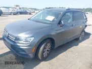✅ 2019 Volkswagen Tiguan S • VIN: 3VV1B7AX4KM085980 • Lot: 42156717. Wystawiony na IAAI z przebiegiem 103 104 mil. Bezpłatny archiwum sprzedaży aukcyjnych z USA i szczegółowy raport historii pojazdu na DreamBid. Zdjęcie 2.