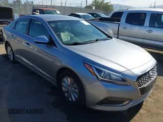 2017 Hyundai Sonata SE с VIN KMHE24L16HA043769, выставлен на аукционе IAAI как лот 43041061 с пробегом 105 639 миль миль и . История ставок и продаж доступна на DreamBid. Изображение 1.