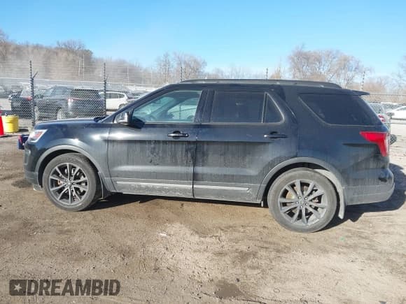 ✅ 2018 Ford Explorer XLT • VIN: 1FM5K8D88JGC03818 • Lot: 41449995. Wystawiony na IAAI z przebiegiem 126 000 mil. Bezpłatny archiwum sprzedaży aukcyjnych z USA i szczegółowy raport historii pojazdu na DreamBid. Zdjęcie 15.