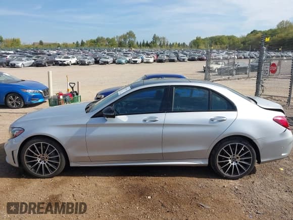 ✅ 2020 Mercedes-Benz C 300 • VIN: WDDWF8EB8LR525928 • Lot: 43356624. Wystawiony na IAAI z przebiegiem 60 529 mil. Bezpłatny archiwum sprzedaży aukcyjnych z USA i szczegółowy raport historii pojazdu na DreamBid. Zdjęcie 14.